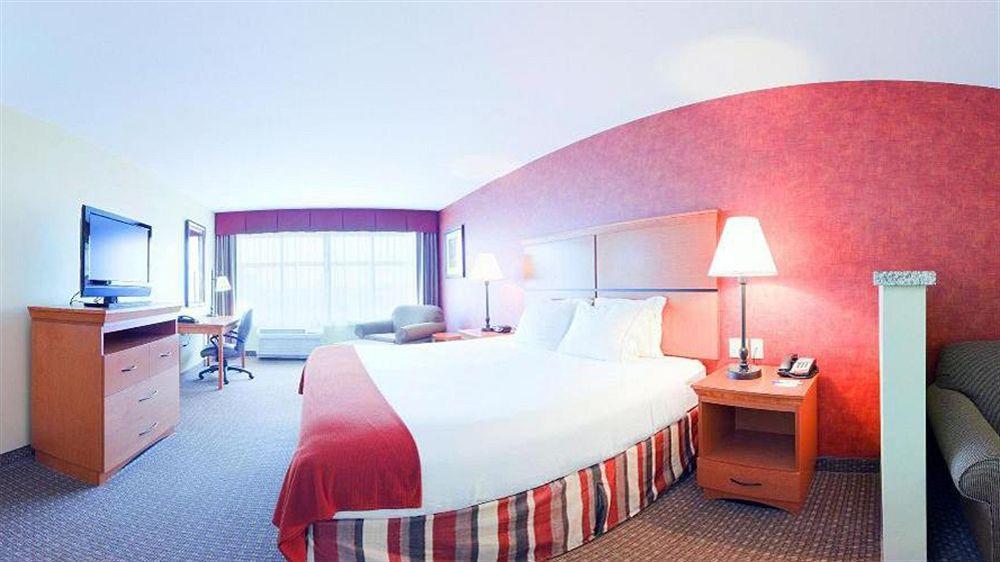 Holiday Inn Express Hotel & Suites Loveland, An Ihg Hotel Exterior photo